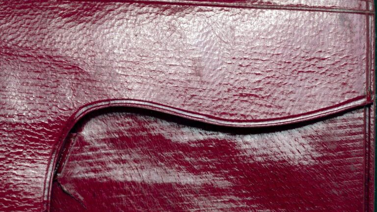 Pleine fleur, croûte, « genuine leather » : ce que ces mots garantissent vraiment